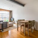 Trendy Elephant And Castle Home